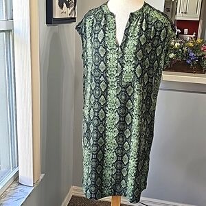 By anthropology Straight shift dress green and black 2 pockets.‎ Size sma…